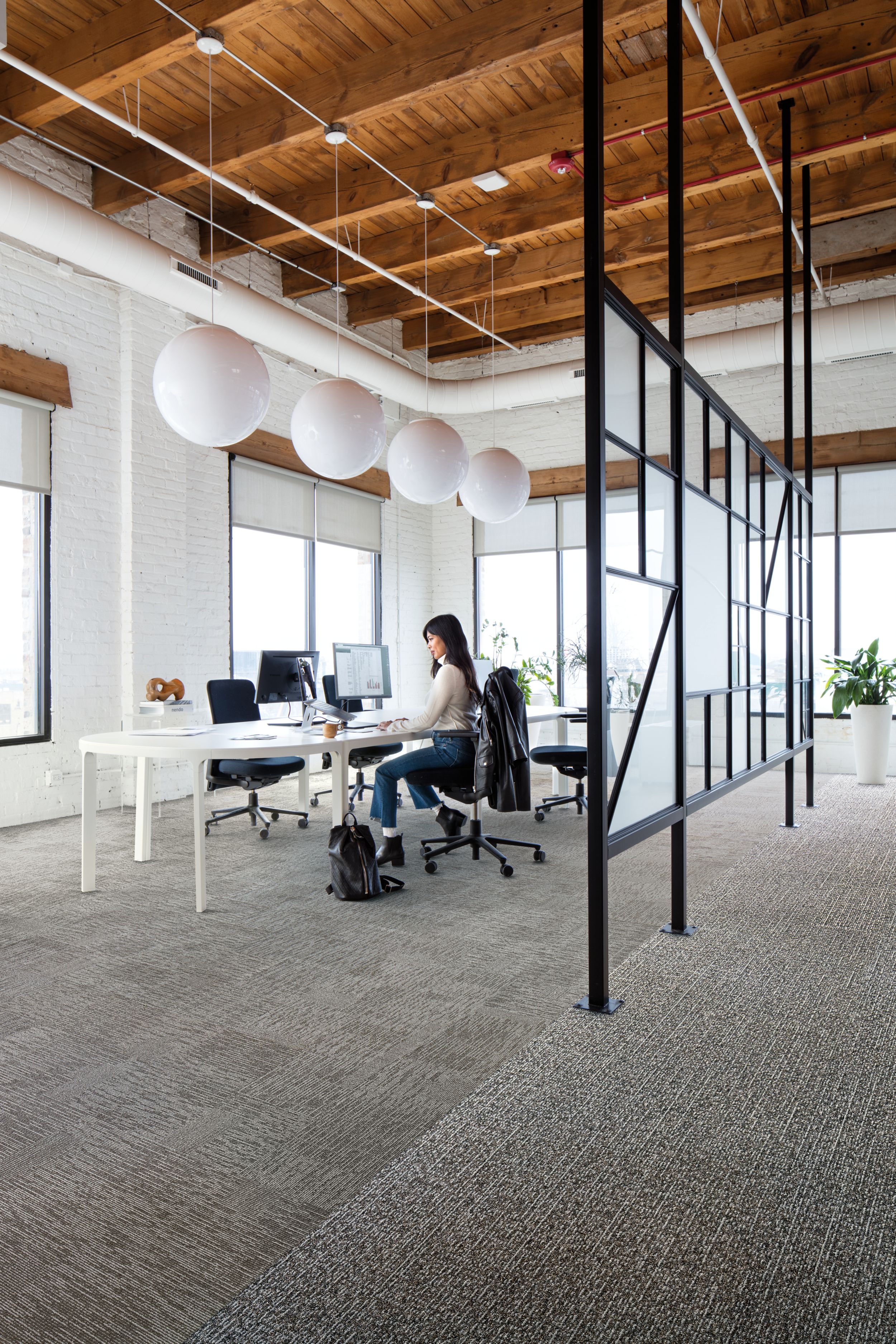 Interface Zen Stitch and Sashiko Stitch plank carpet tile in open office imagen número 2